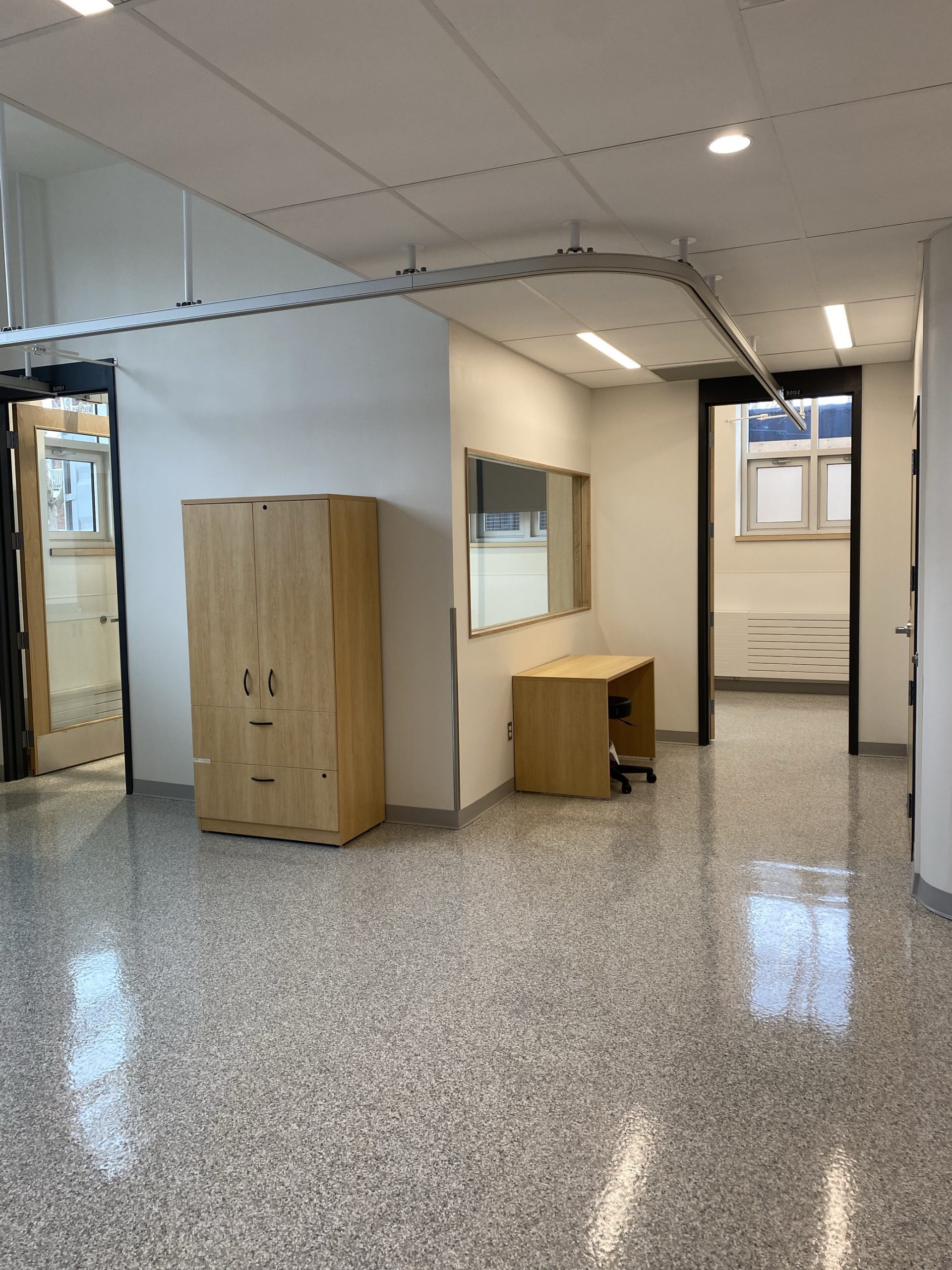 Mono rail de la salle de jeux, vers la salle d’hygiène